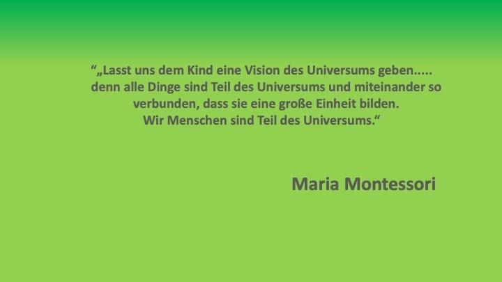 Zitat von Maria Montessori auf grünem Hintergrund: „Lasst uns dem Kind eine Vision des Universums geben...“